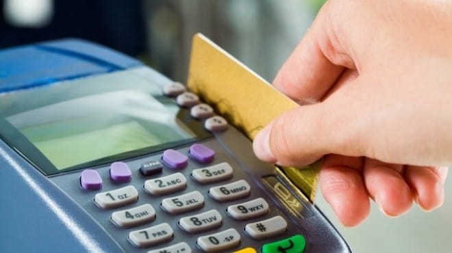 La AFIP obligará a los comercios a aceptar pagos con tarjetas de débito