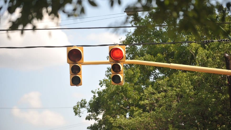 Varios semáforos fuera de servicio dificultan el tránsito en la ciudad