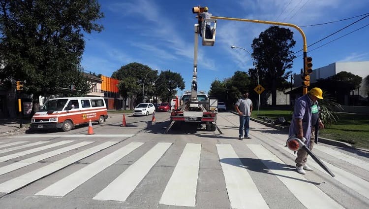 Inauguran semáforos y sendas peatonales en Libertad y Juncal