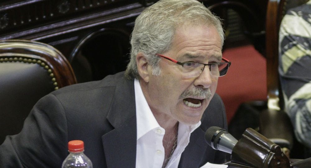 Felipe Solá: "Estamos en un pozo y lo vemos a Macri con una pala"