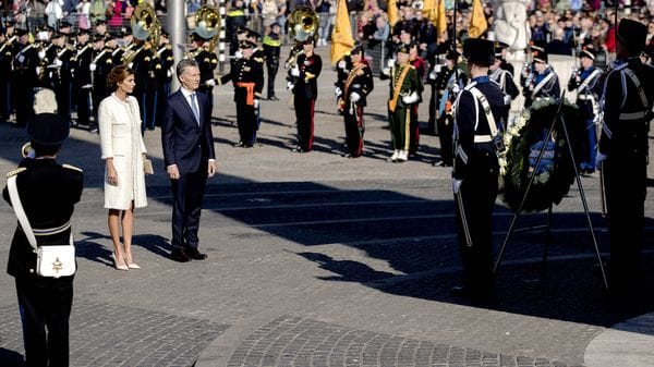 Macri inicia sus actividades oficiales en su gira por Holanda