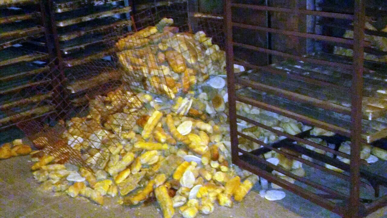 Secuestraron tres toneladas de pan en una panadería clandestina