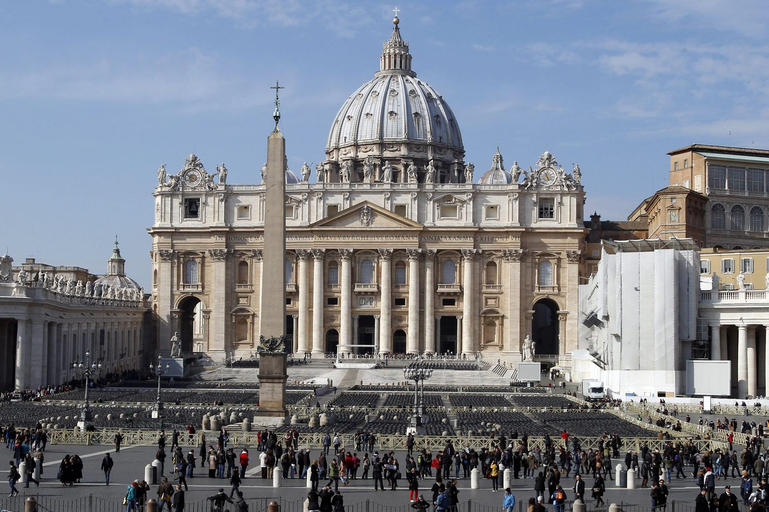 Encontraron cientos de millones de euros ocultos en el Vaticano