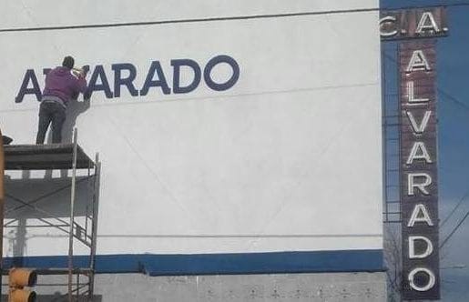 Alvarado remodeló su fachada