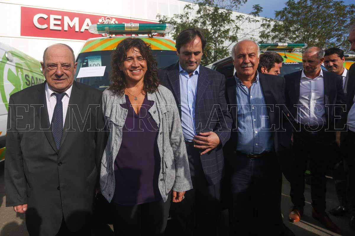 La Ministra de Salud entregó nuevas ambulancias en el CEMA