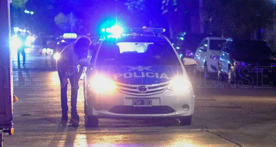 Cayeron dos policías de la Bonaerense por asaltar a una travesti