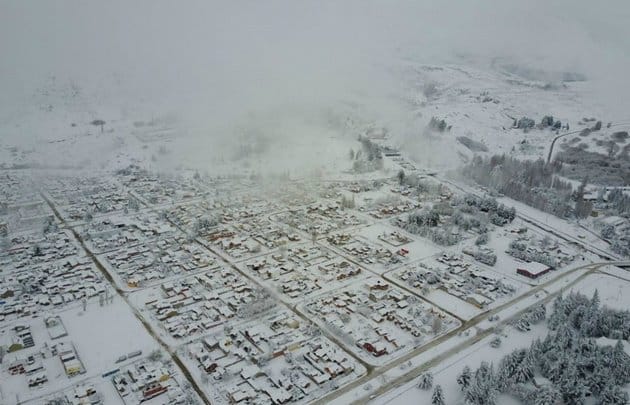 Fuertes nevadas en la Patagonia aislaron a decenas de localidades