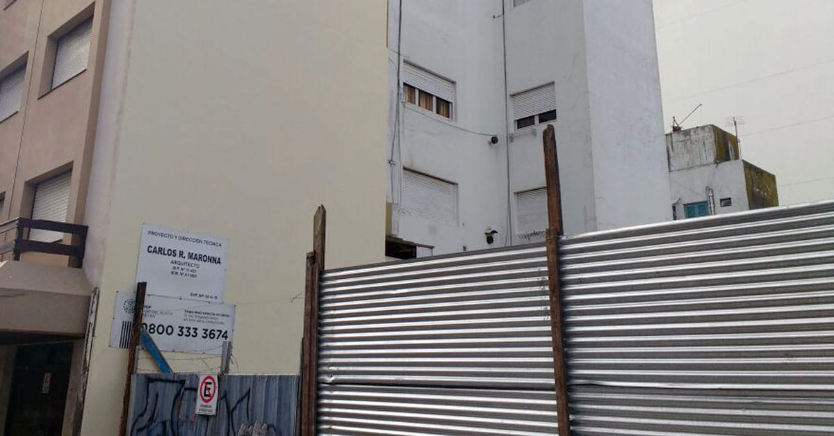 Un pintor fue hospitalizado tras caer del tercer piso de un edificio