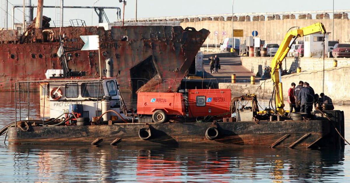 El Consorcio Portuario avanza con la remoción de buques abandonados