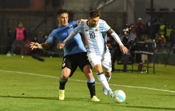 Argentina no pudo con Uruguay y sigue en repechaje