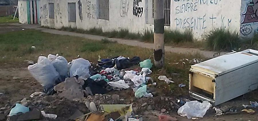 Una escuela de Cerrito Sur, azotada por los basurales y las ratas