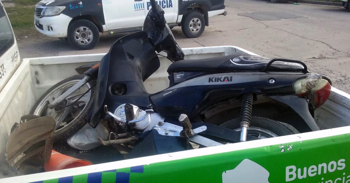 Manejaban una moto robada y vendían droga: fueron detenidos