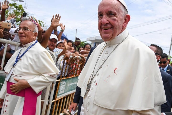 El Papa sufrió un accidente en su visita a Colombia