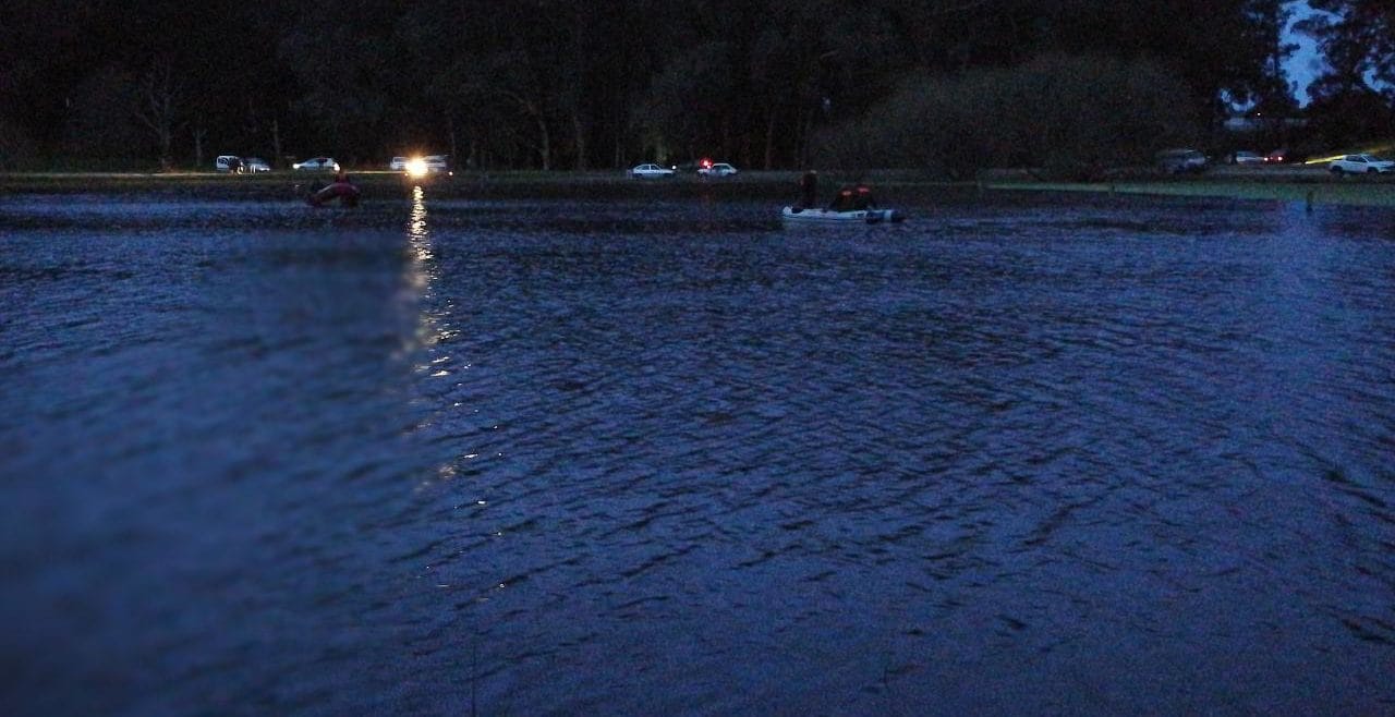 Suspendieron la búsqueda del joven que desapareció al caer del kayak