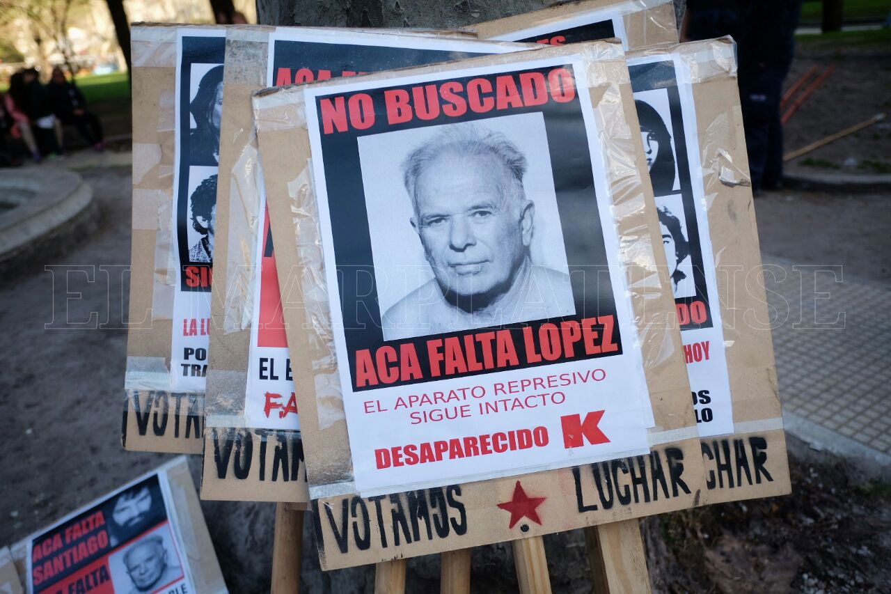 Julio López: la Justicia ordenó no tocar 66 tumbas de La Plata para trabajar en una pista
