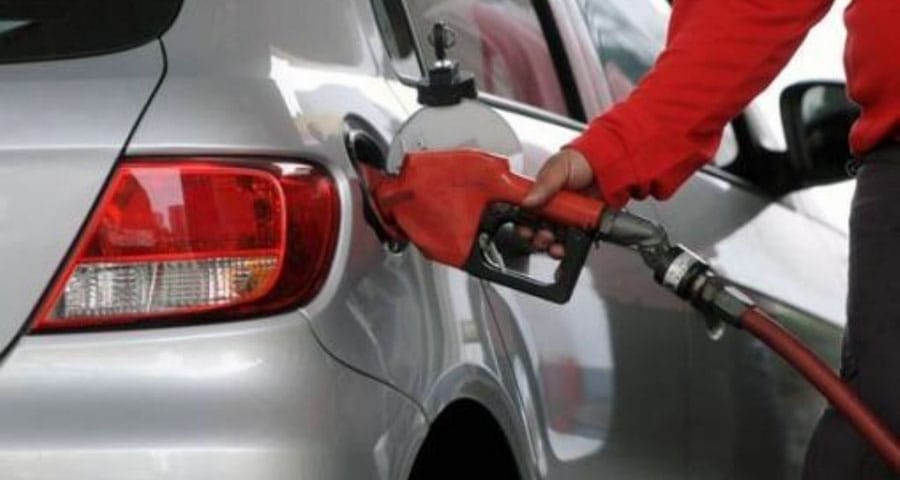 El Gobierno libererará el precio de los combustibles desde octubre