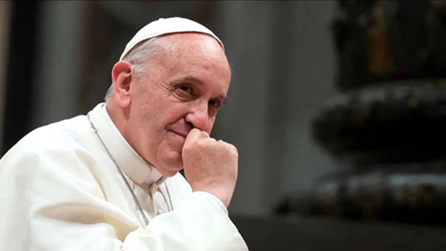 El Papa Francisco fue operado "sin complicaciones" de una hernia abdominal