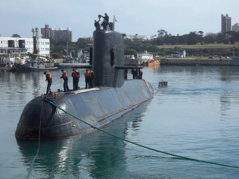 Intensifican la búsqueda del submarino con aeronaves y embarcaciones