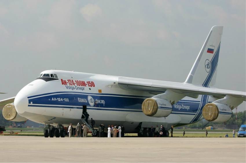 Uno de los aviones más grandes del mundo se suma a la búsqueda