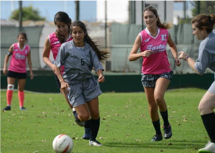 Una nueva jornada de fútbol feminino solidario