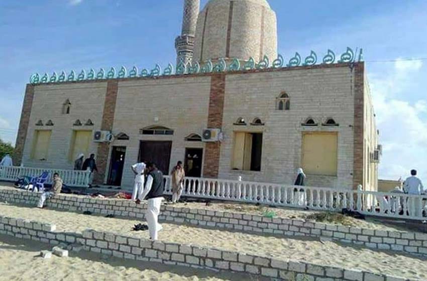 Casi 200 muertos y un centenar de heridos en un ataque a una mezquita