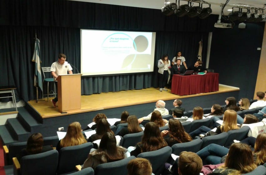 Alumnos marplatenses realizaron un Ateneo sobre temáticas actuales