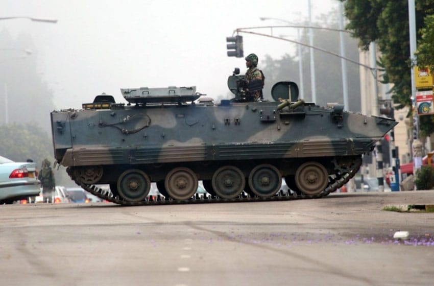Zimbabwe: las fuerzas armadas expulsan a Mugabe, su presidente