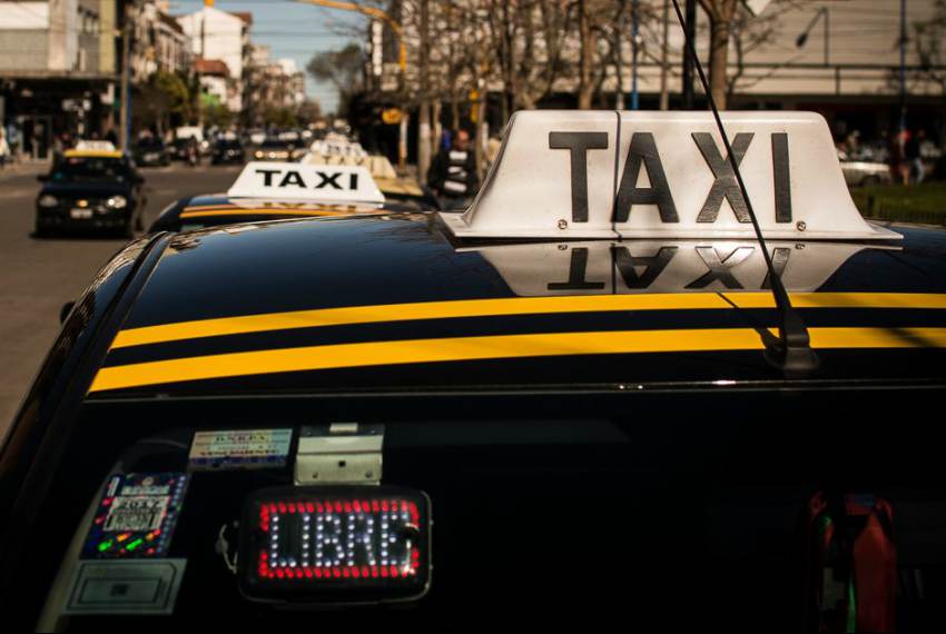 Avanzó el pedido de aumento para taxis y remises