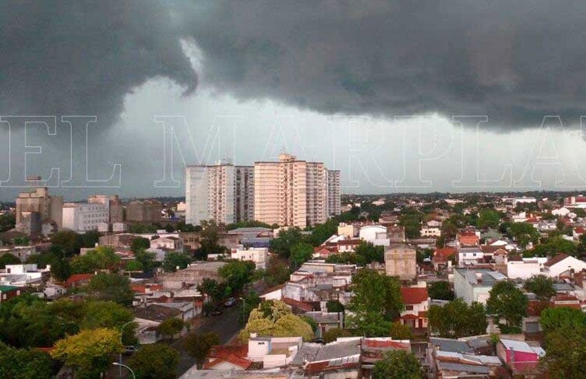 Rige alerta meteorológico en la ciudad por "tormentas eléctricas"