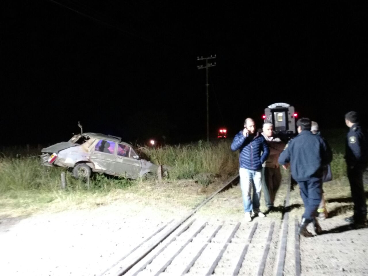 Un tren arrolló a un auto en Brandsen: un muerto