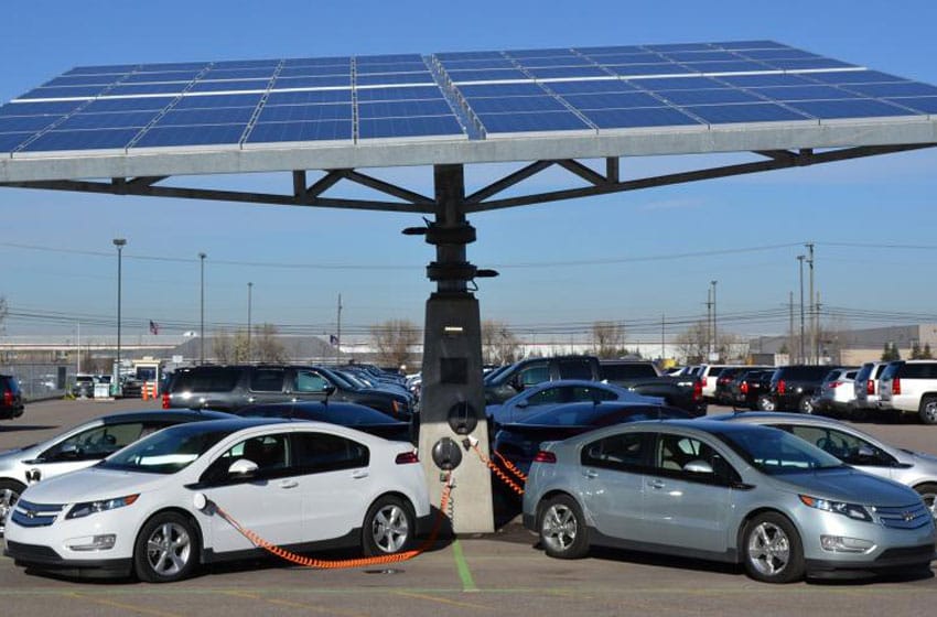 Planifican que en 2030 los autos serán eléctricos