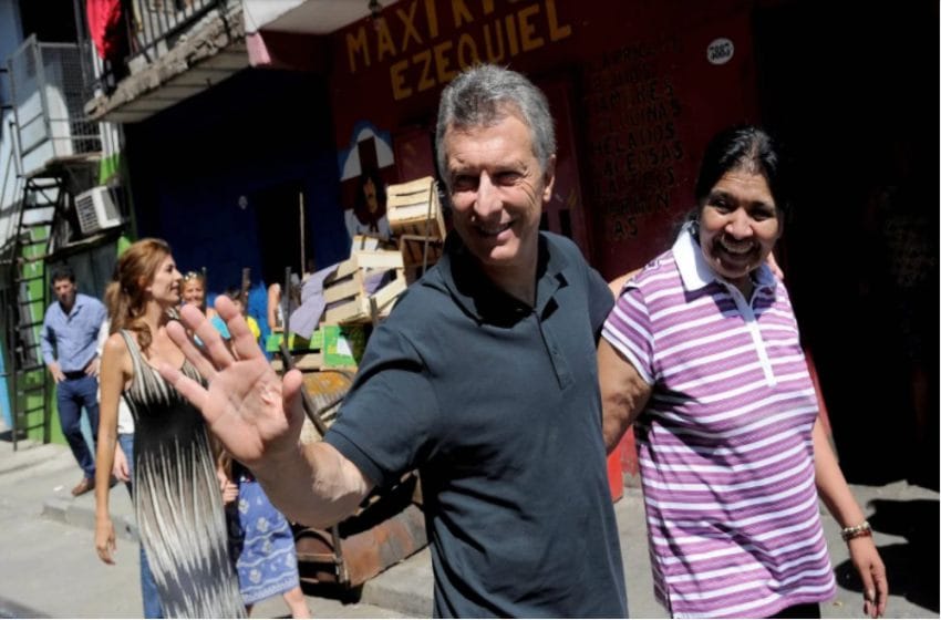 Macri visitó el comedor comunitario "Los Piletones"