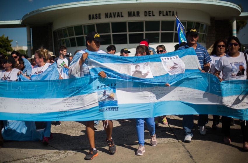 ARA San Juan: "Macri jugó al golf frente a nosotros y ni se acercó"