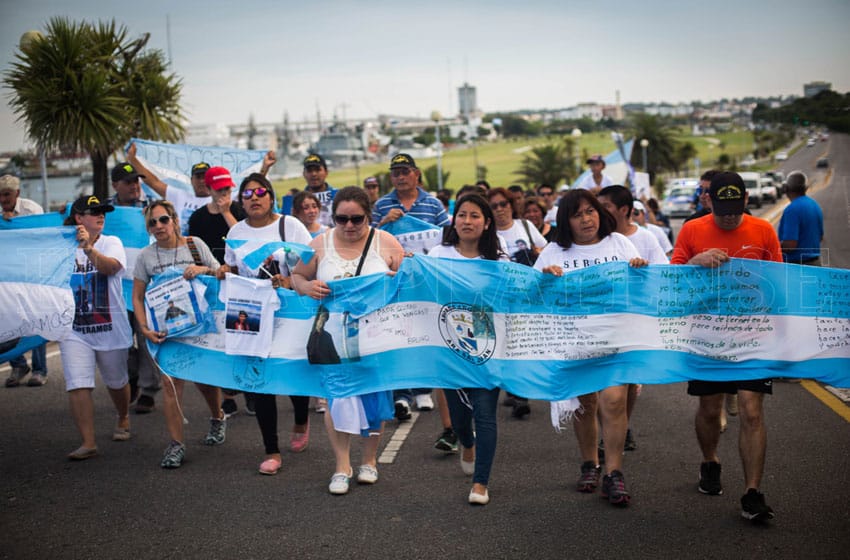 Familiares marcharon a un mes de la desaparición del ARA San Juan