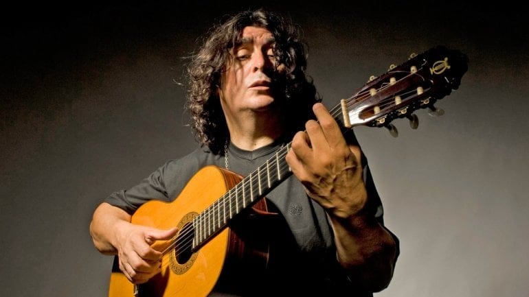 El virtuoso guitarrista Luis Salinas llega a Espacio Clarín