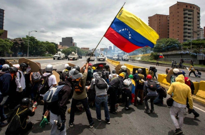 Saqueos de alimentos y un muerto en Venezuela