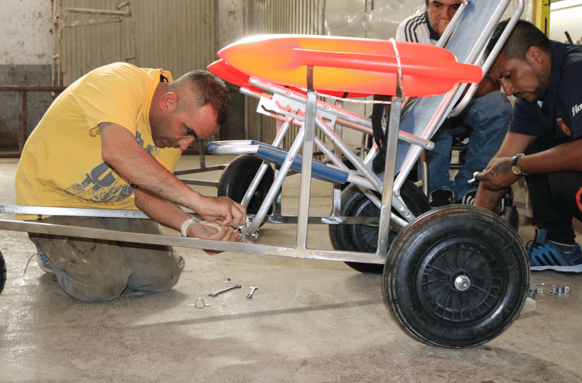 Internos de Batán fabricaron sillas de ruedas anfibias