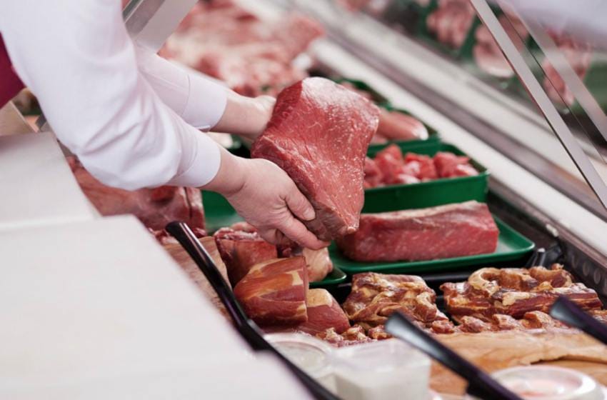 Denuncian que no controlan la venta de carne fresca en supermercados