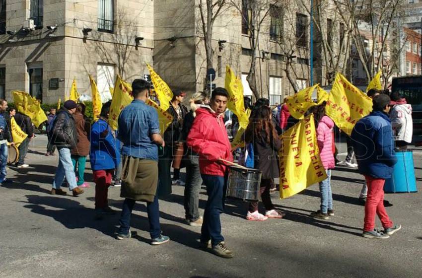 Por octavo día consecutivo, cooperativistas protestan en el Municipio