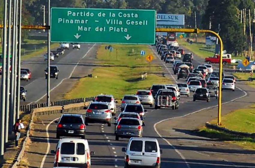 Más de 2700 autos circulan por hora por Ruta 2 hacía la Costa