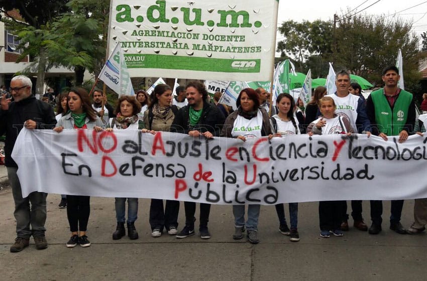 Marcha de Universitarios: "Hay un ajuste brutal al sector científico"