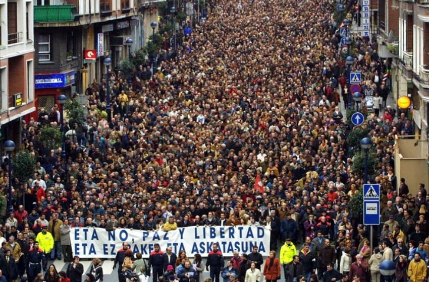El grupo separatista vasco ETA pide perdón: "Lo sentimos de veras"
