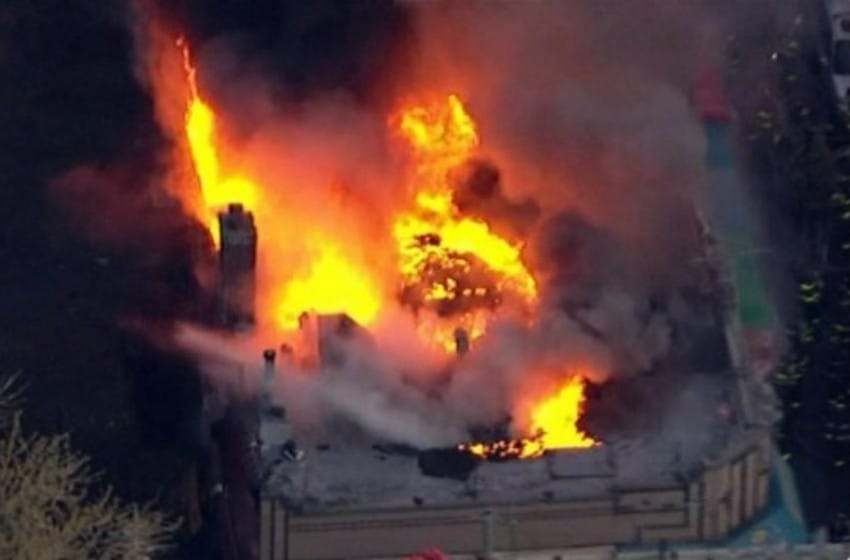 Masivo incendio en Nueva York afecta a tiendas comerciales