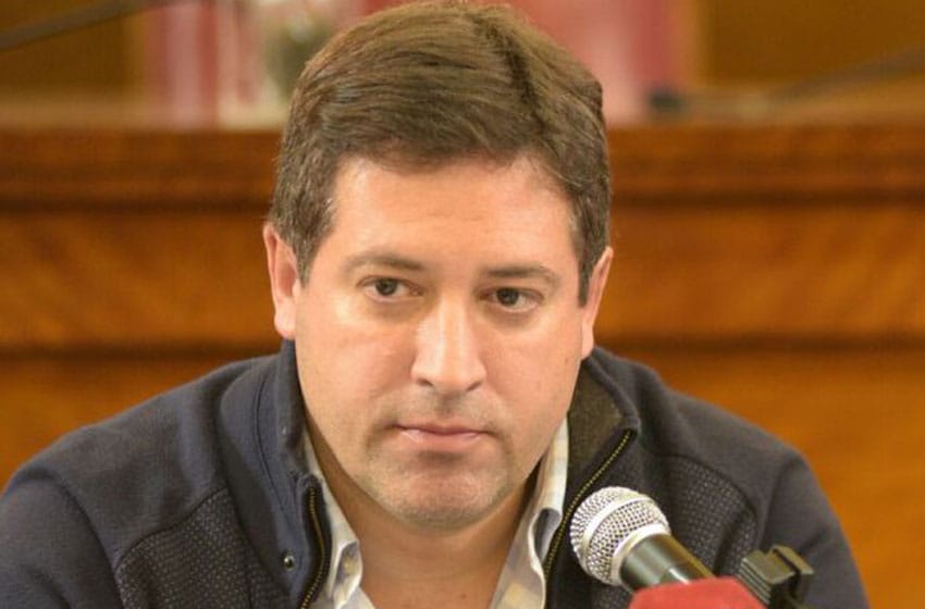 Mourelle abandonó la sesión acusando de “circo” a la oposición