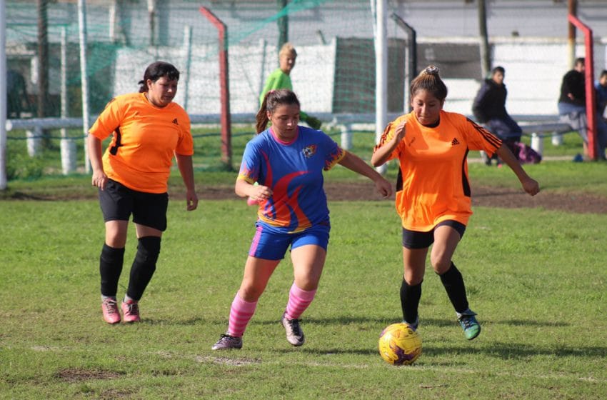 Fútbol femenino: Kamikazes superó a La Herradura y sigue prendido