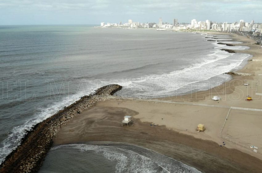 El frío recuerda al invierno este martes en Mar del Plata