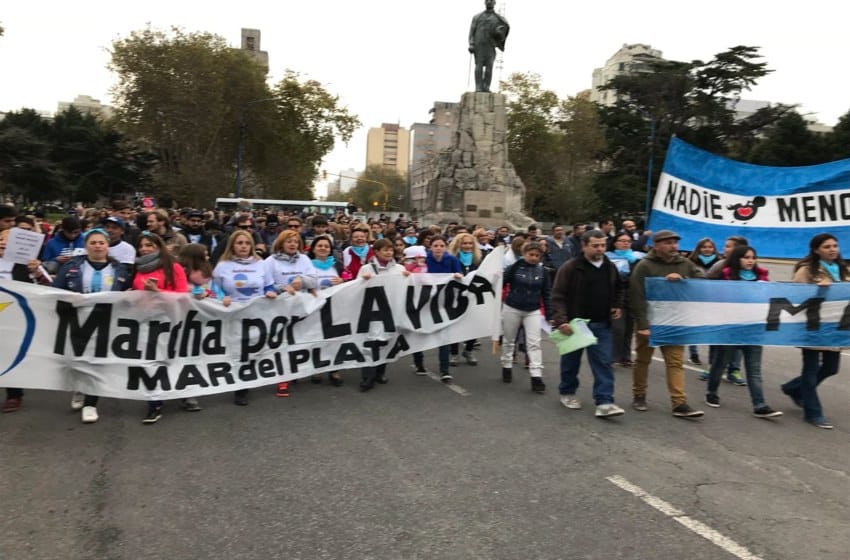 Marplatenses volvieron a manifestarse en contra del aborto