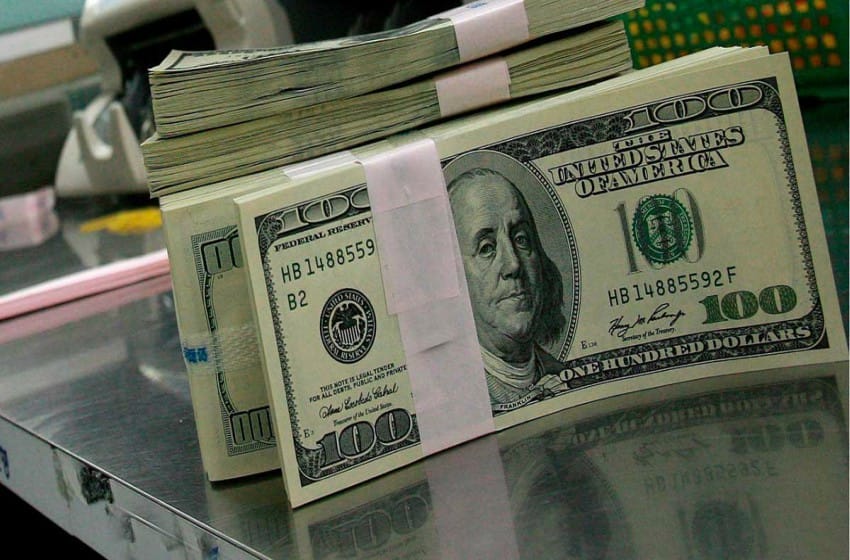 El dólar arranca la semana con una fuerte baja