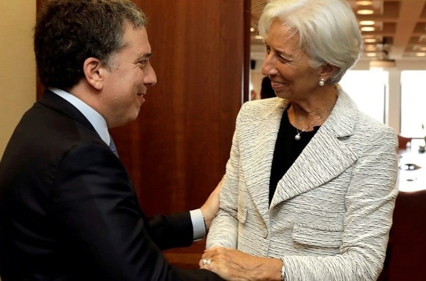 Dujovne presenta ante el FMI el plan de retenciones y déficit cero