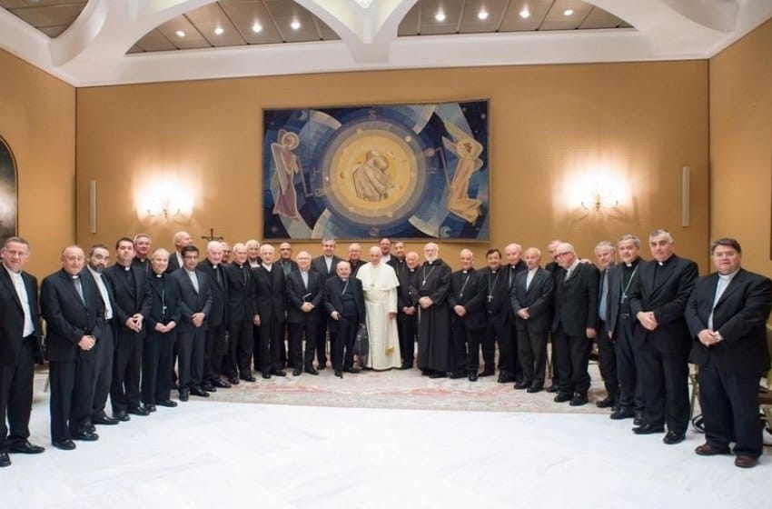 Abusos en Chile: renunciaron todos los obispos que visitaron al Papa